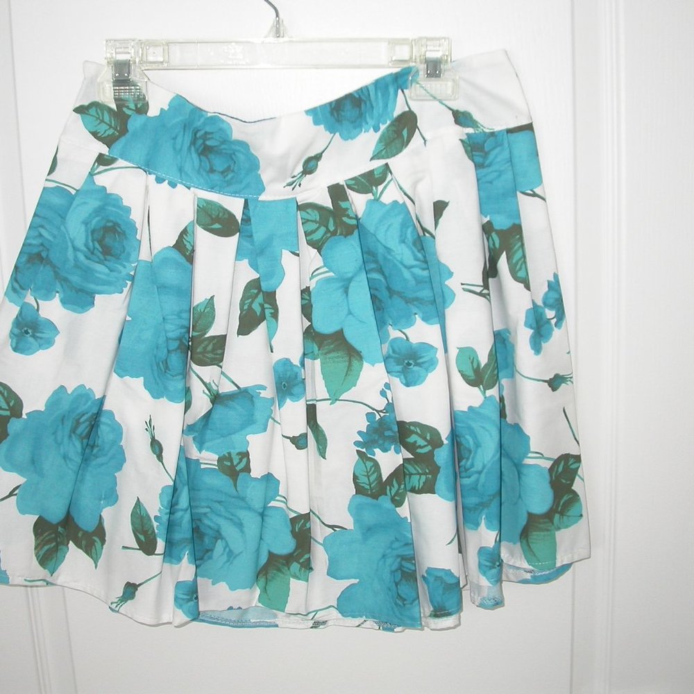 Turquoise Floral Pleated Skirt